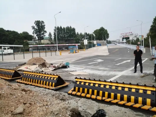 電廠翻板路障機